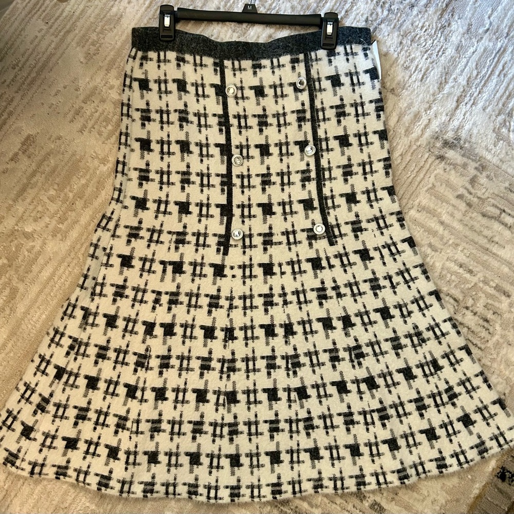 Chic Gray and Off White Patterned Skirt